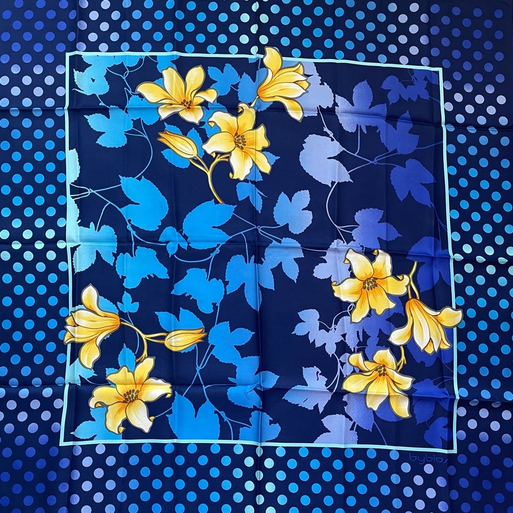 Byblos Beautiful Vintage silk scarf 34 x 34 inches